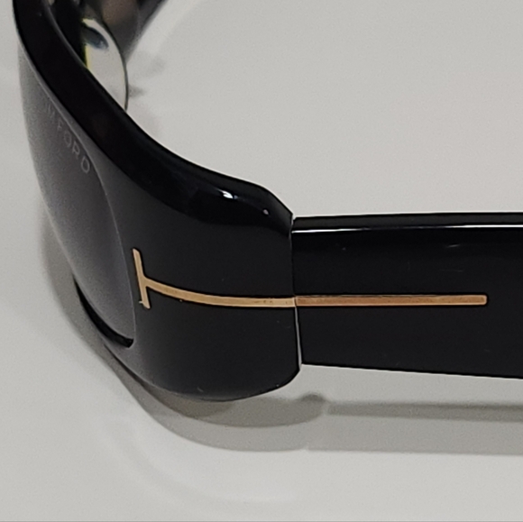 TOM FORDFT1064, Unisex Sunglasses - Picture 11 of 15